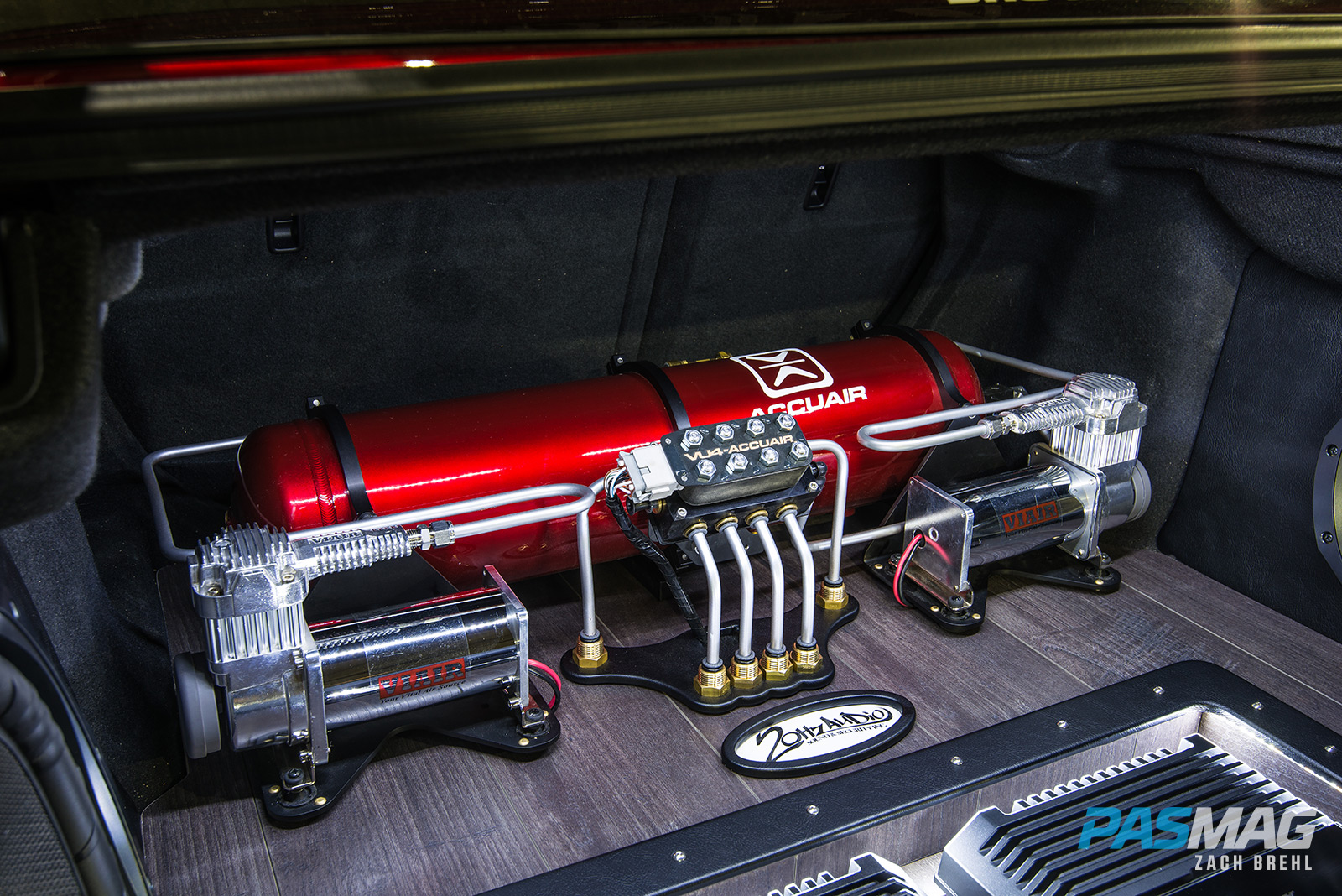 Pasmag Performance Auto And Sound Lady In Red Basit