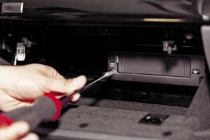 GeekSquad: BMW Kicker Install