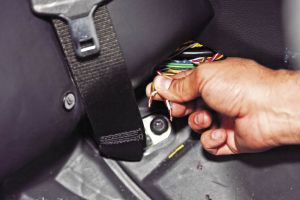 GeekSquad: BMW Kicker Install