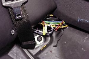 GeekSquad: BMW Kicker Install