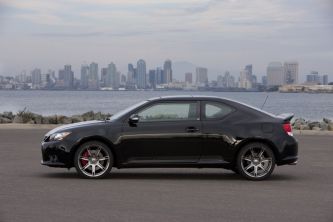 2011_Scion_tC_Side2