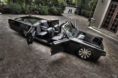 Miami-based millionaire Joseph Safina (a race car driver who’s competed in Rolex Daytona 24hr race) contacted Mobsteel headquarters in Brighton, MI Genei was on the same page, when the customer asked for a black-on-black custom sled.