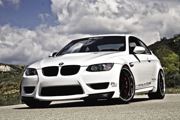 Enthusiast Calvin Eng is the owner of this M3 project and the brains behind ATI. Although he originally picked up this M3 to be a daily driver, it has spent most of its life in the shop under the knife with modifications. For now, there isn’t much that the 420hp 4.0L V8 leaves to be desired.