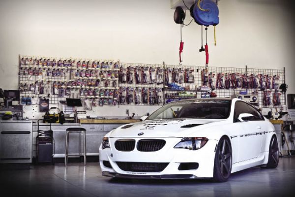 GeekSquad: BMW Kicker Install