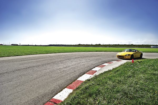 Toyo_T1_Sport_3