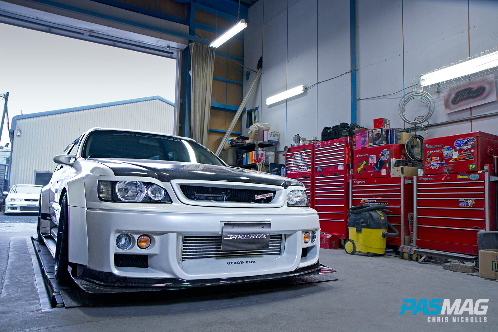 Takeros Autech 1998 Nissan Stagea 260RS PASMAG Front three quarter shot