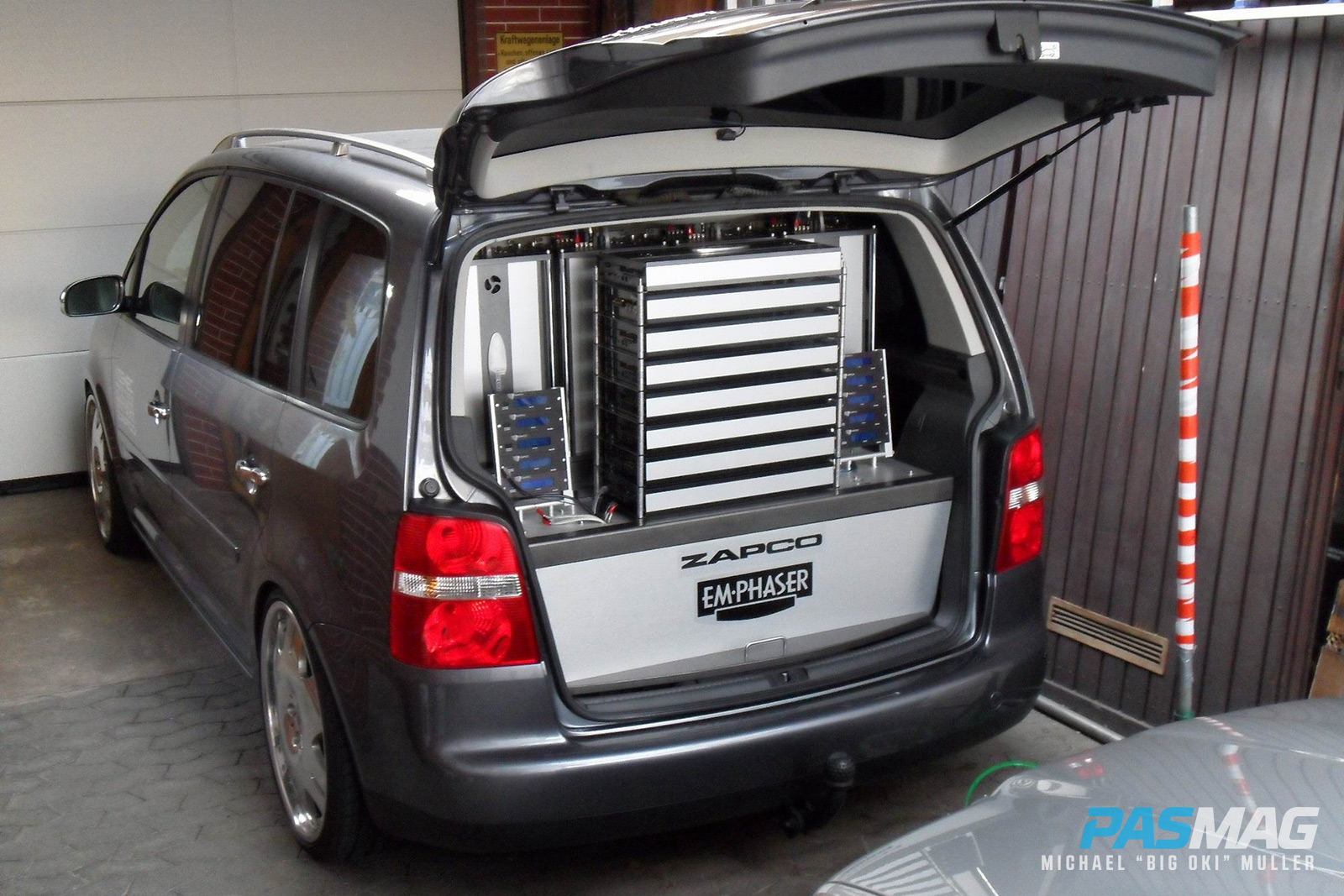 Michael Big Oki Muller 2004 VW Touran PASMAG 6