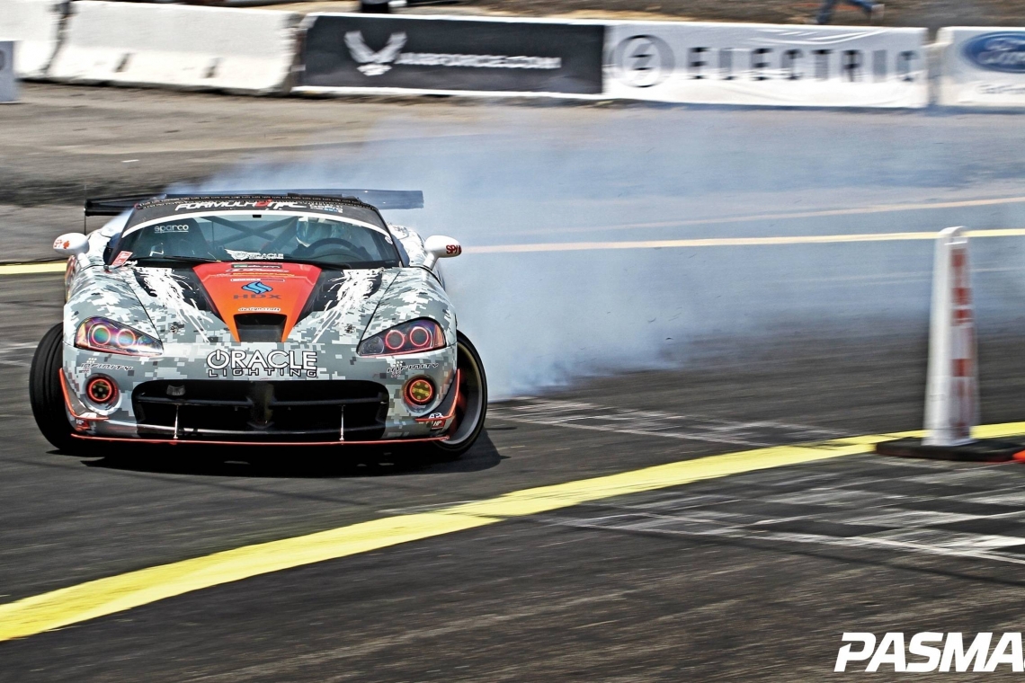 Break-Neck Style: Dean Kearney's Oracle Lighting Dodge Viper