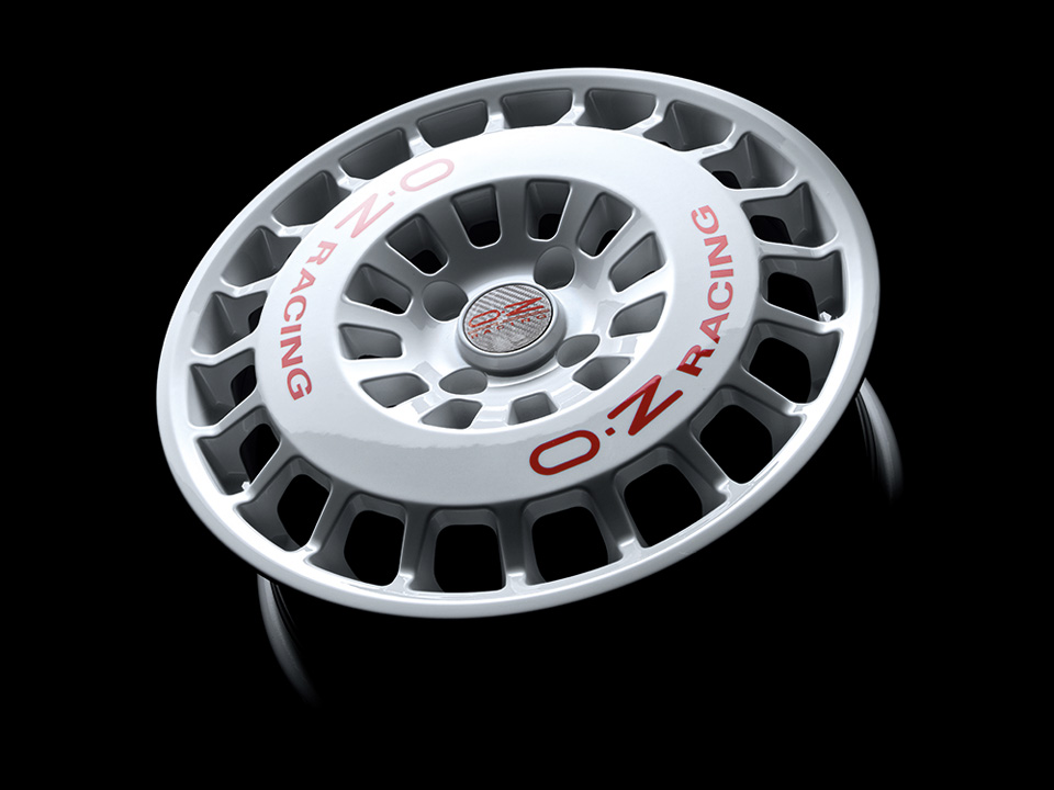 OZ Racing RR40 wheel in Race White finish with red OZ Racing lettering.