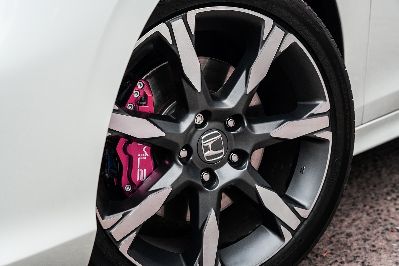 27won-4-piston-brake-caliper-honda-civic-installed.jpg