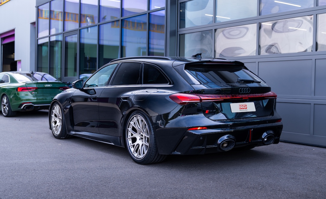 Rear three-quarter view of the Audi RS 5 (B10) Avant fitted with BBS CH-R II Unlimited wheels.