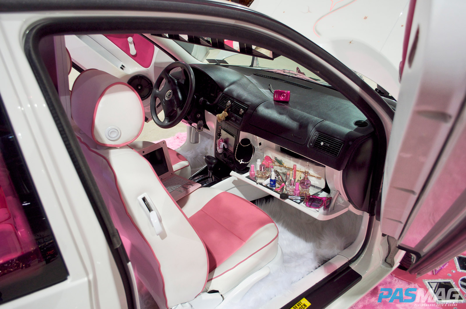 PASMAG Motorama Harrisburg Pennsylvania 2014 Dante Damanti Volkswagon Golf Interior