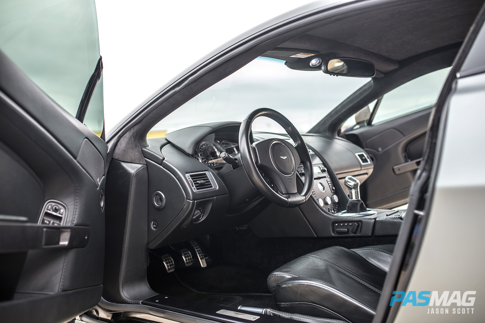 Flash of Class: Oracle Lighting's Aston Martin ESX Supervantage