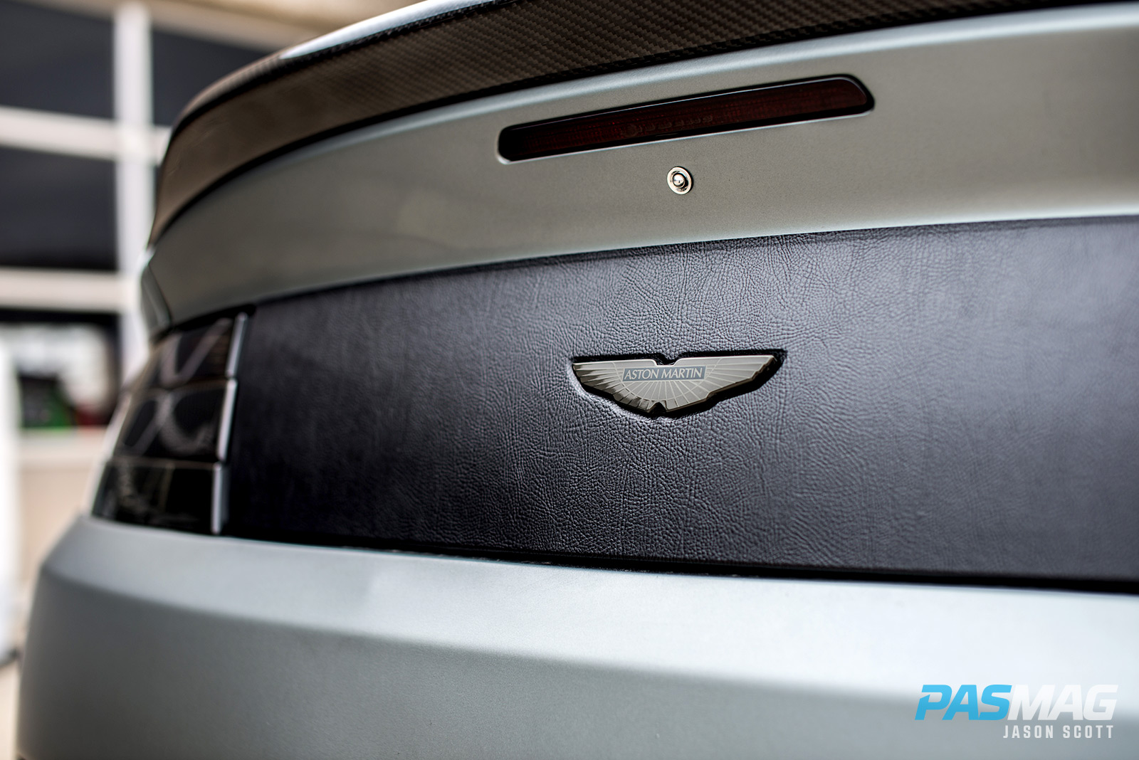 Flash of Class: Oracle Lighting's Aston Martin ESX Supervantage