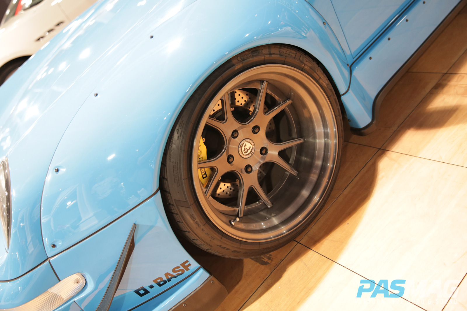 PASMAG Trending SEMA iForged RWB Widebody Porsche 993 BASF Stoptech Pirelli driver wheel