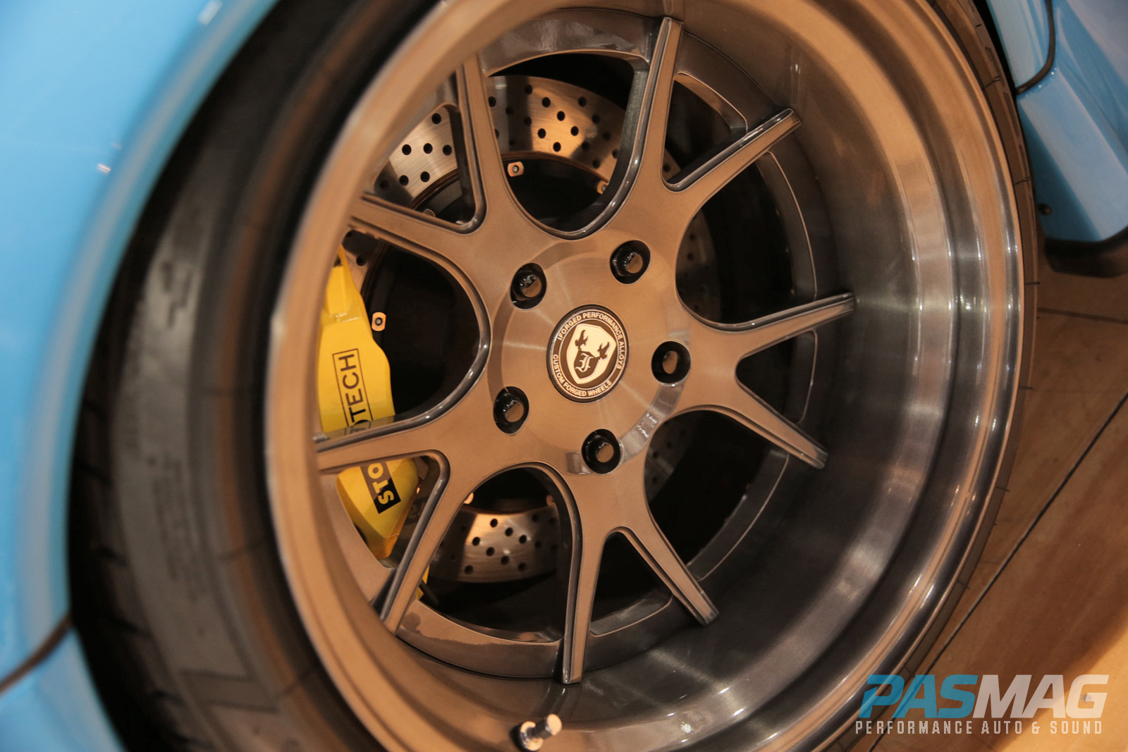 PASMAG Trending SEMA iForged RWB Widebody Porsche 993 BASF Stoptech Pirelli driver wheel closeup