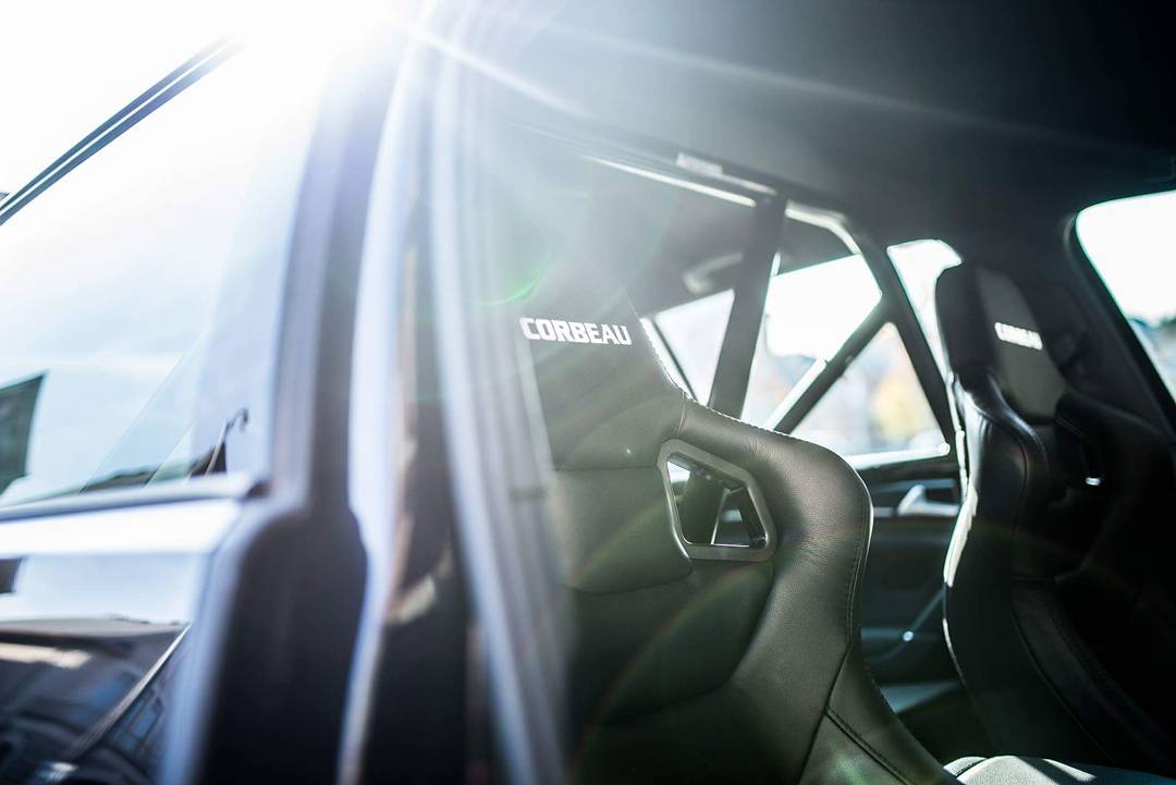 Adrian Smith 2016 Volkswagen Golf R TBGLIVE6