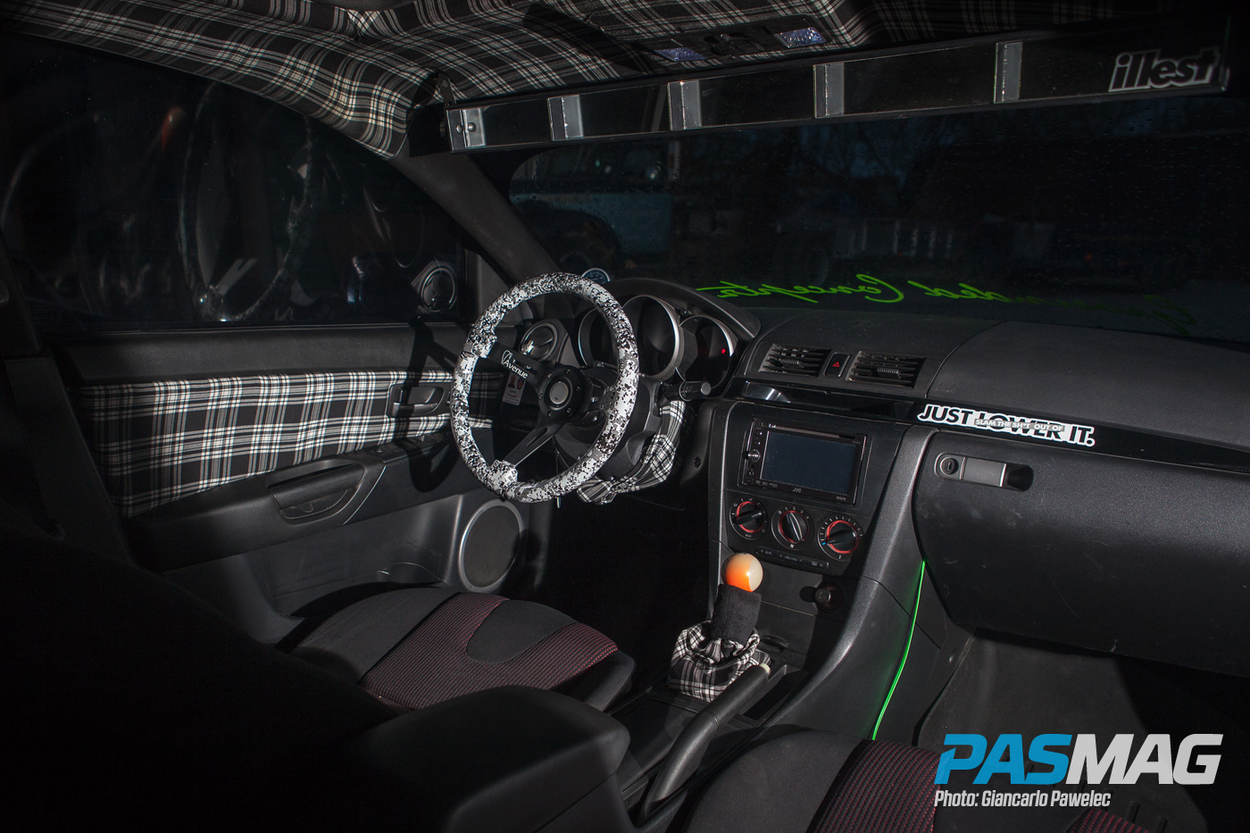 2014 Tuner Battlegrounds #TBGLIVE Winner @ Niagara TNT Expo: Ryan Schmidt, 2006 Mazda3 (Photo by Giancarlo Pawelec / AutoMotoFoto