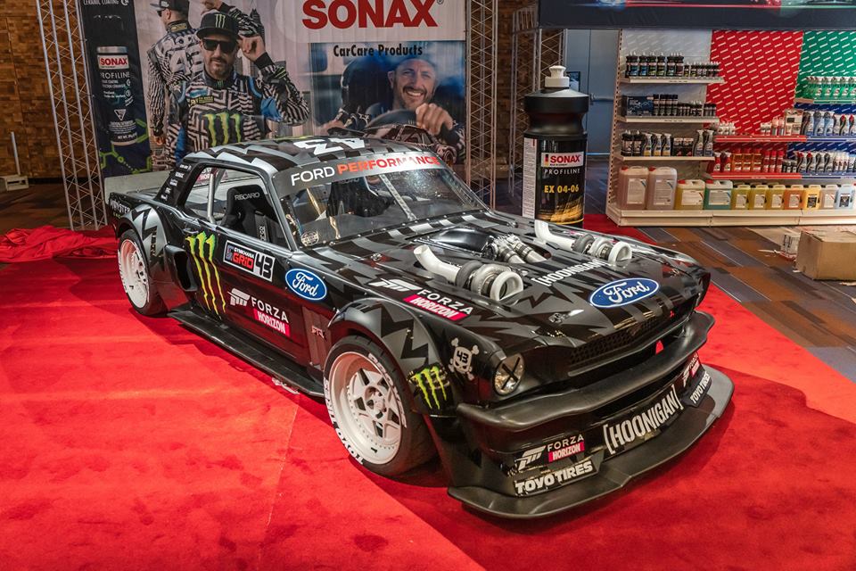 vancouver international autoshow 2019 hoonicorn