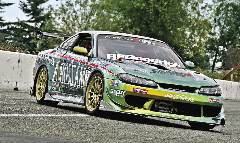 At the beginning of the year, the plan for the Drift Emporium team was clear – high displacement, torquey V8 GO9G8149_optmotors were going to be the theme under the hood. Originally, both G35’s and Kenji’s S15 were converted to Nissan-powered VK56 engines, a motorswap pioneered by Chris Forsberg just three short years ago.