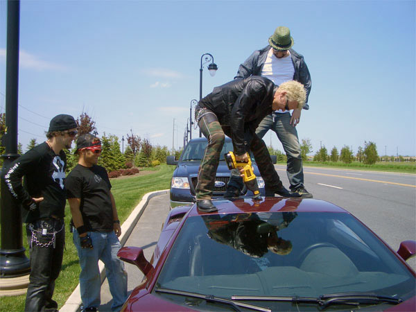 If your car didn't come the way you wanted it, feel free to take it to the next level. Here Bam and Billy Idol modify the Gallardo to have a sunroof option. Image is property of its respective owners.